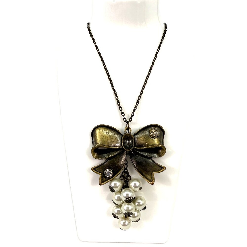 Bow and Pearls Necklace